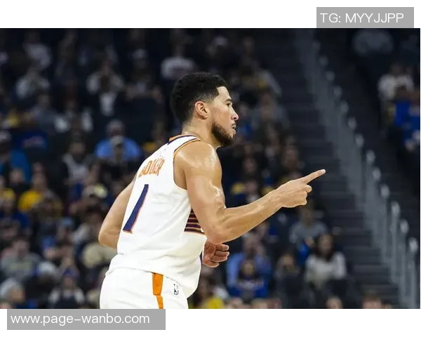 布克半场表现出色10中4砍下13分2篮板7助攻完美控制比赛未出现失误 布克半场表现出色10中4砍下13分2篮板7助攻完美控制比赛未出现失误